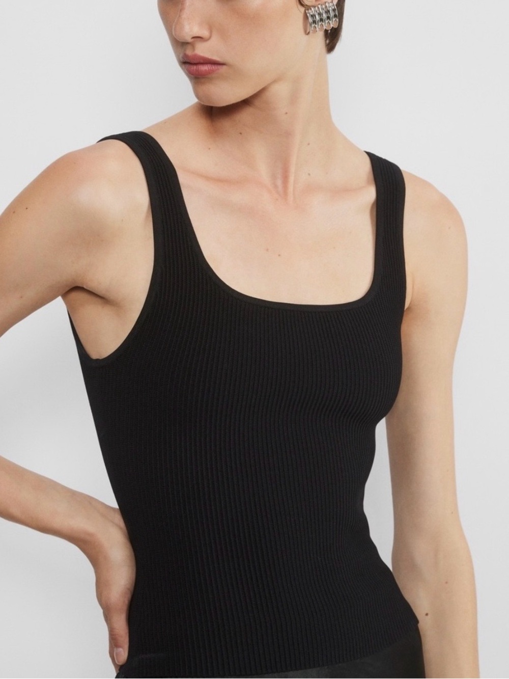 Aritzia Babaton Sculpt Knit Squareneck Tank Top in Black Women’s Size Small